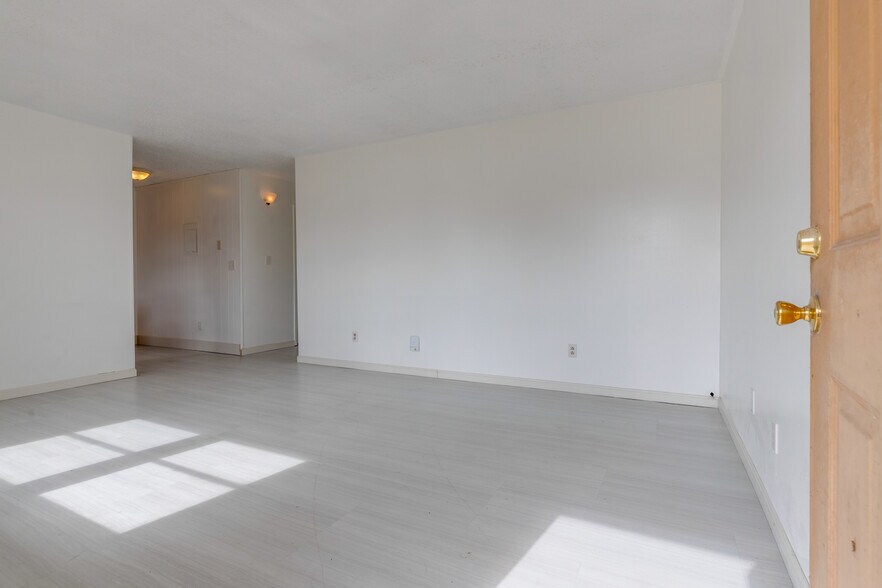 452 Ashe Ave, New Johnsonville, TN 37134 Apartments For Sale