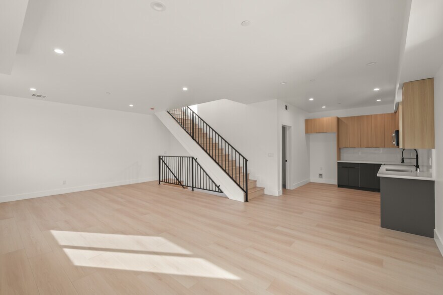 More Photos Of 913 N Hobart Blvd, Los Angeles Apartments For Sale