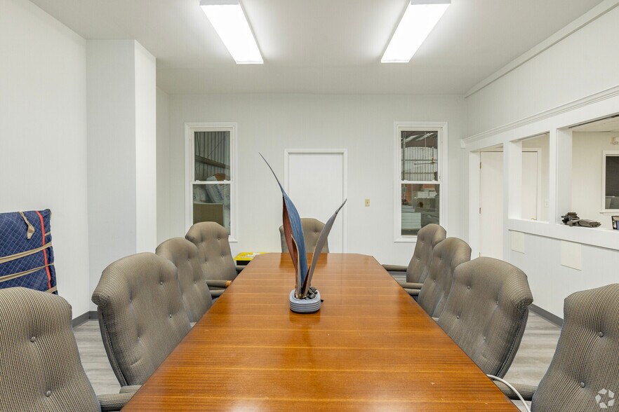 More Photos Of 7818 Depot Ln, Tampa Warehouse For Lease