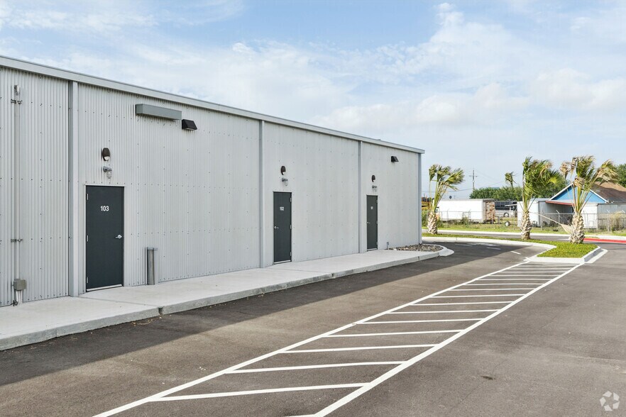 More Photos Of 8822 W Expressway 83, Harlingen Restaurant For Lease