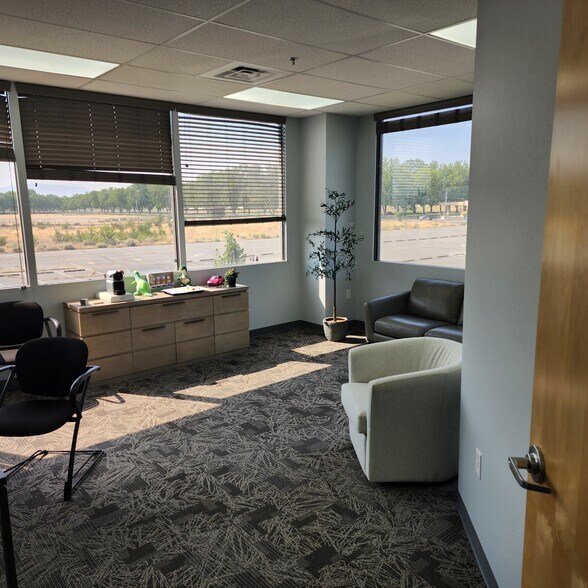 More Photos Of 2920 George Washington Way, Richland Office For Sale