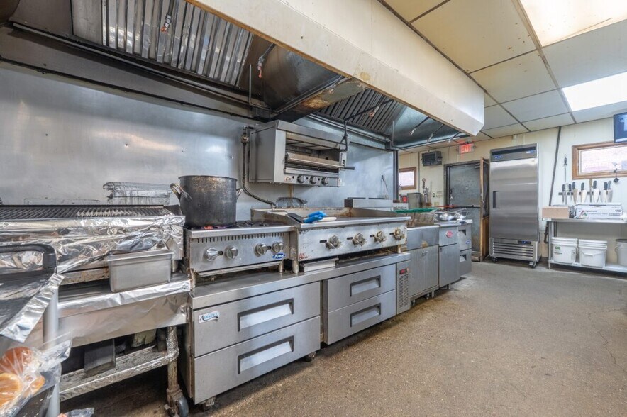 More Photos Of 110 S Broadway St, New Philadelphia Storefront Retail Office For Sale