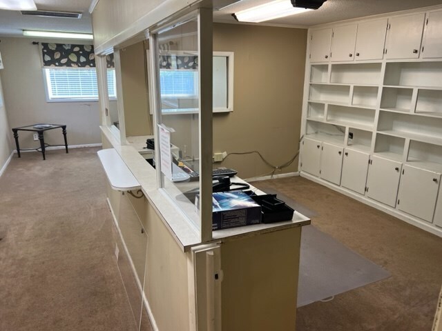 More Photos Of 372 E College Ave, Ashburn Office Residential For Sale