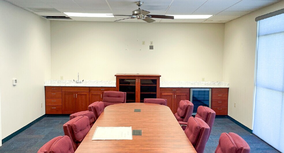 More Photos Of 971 E Broadway Ave, Atwater Office For Lease