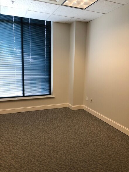 More Photos Of 211 King St, Charleston Office For Lease