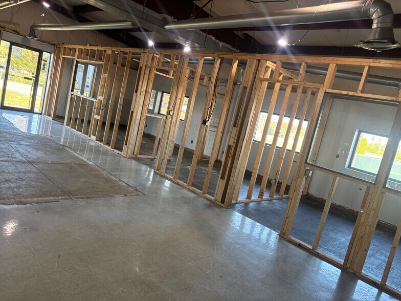 More Photos Of 354 Civic Rd, LaSalle Flex For Lease