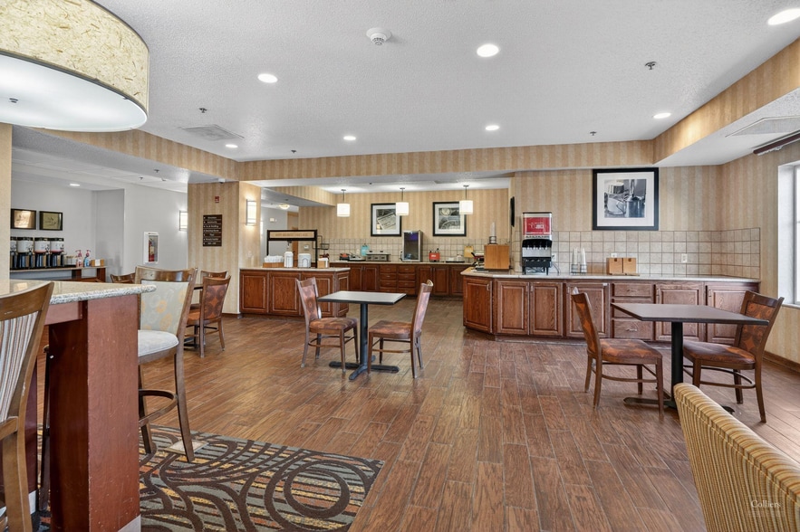 More Photos Of 202 Fairview Dr, Monaca Hotel For Sale
