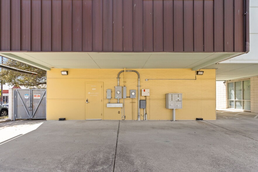 More Photos Of 508 E 53rd St, Austin Loft Creative Space For Sale