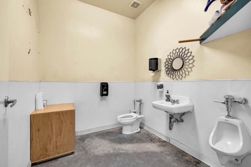 More Photos Of 54465 29 Palms Highway, Yucca Valley Warehouse For Sale