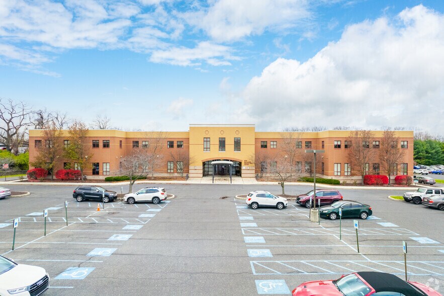 More Photos Of 5325 Northgate Dr, Bethlehem Medical For Lease