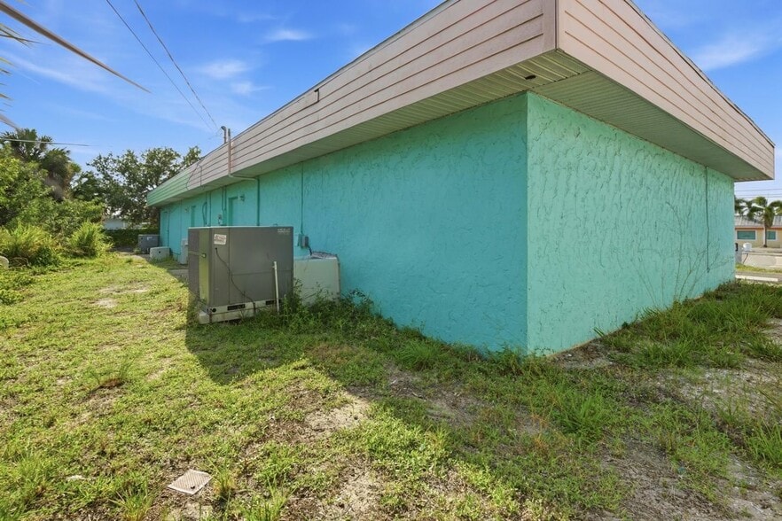 More Photos Of 1503 S McCall Rd, Englewood Freestanding For Sale