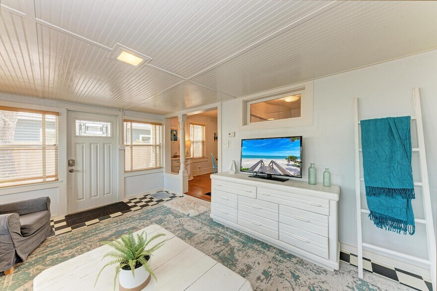 More Photos Of 1533 1st Avenue Dr W, Bradenton Multifamily For Sale