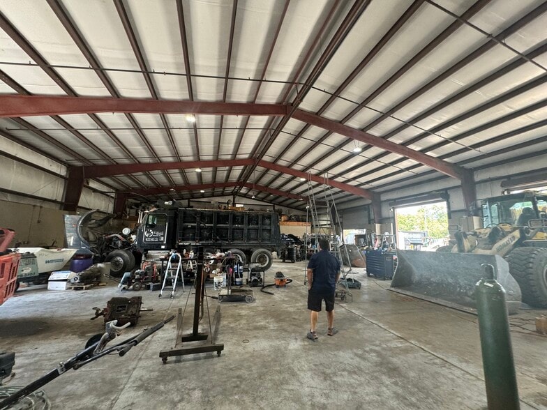 More Photos Of 7405 28th Street Ct E, Sarasota Warehouse For Lease