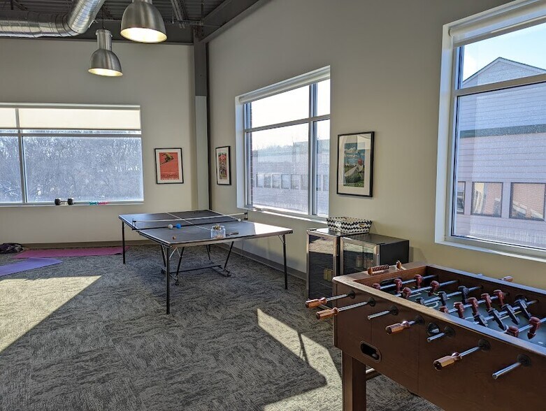 More Photos Of 34 Schroeder Ct, Madison Office For Lease