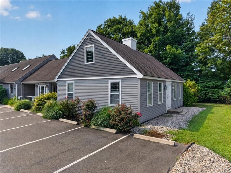 More Photos Of 147 Westbrook Rd, Essex Office For Sale