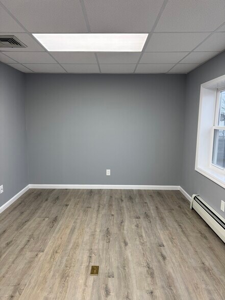 More Photos Of 128 Front St, Mineola Office For Sale