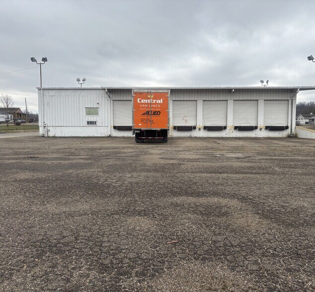 More Photos Of 123 Lee St, Belpre Distribution For Sale