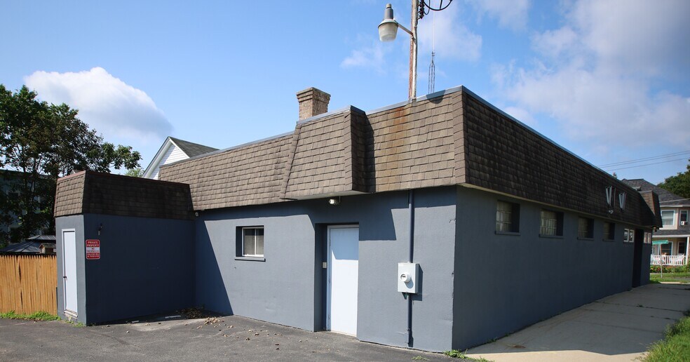 More Photos Of 326 Springside Ave, Pittsfield Office For Sale