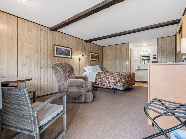 More Photos Of 16154 US 63 Hwy, Hayward Hotel For Sale