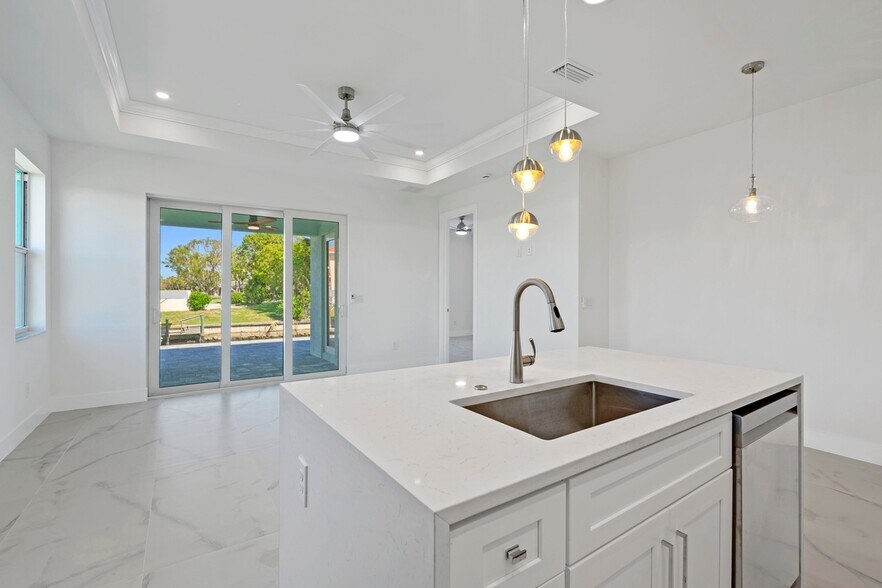 More Photos Of 1107 SE 38th St, Cape Coral Apartments For Sale