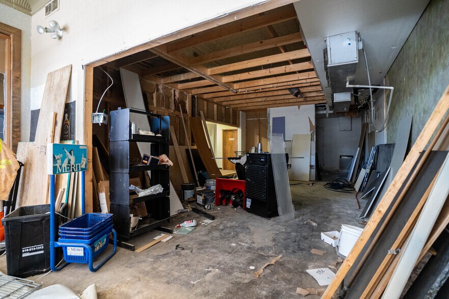 More Photos Of 3828 Broadway Blvd, Kansas City Office For Sale