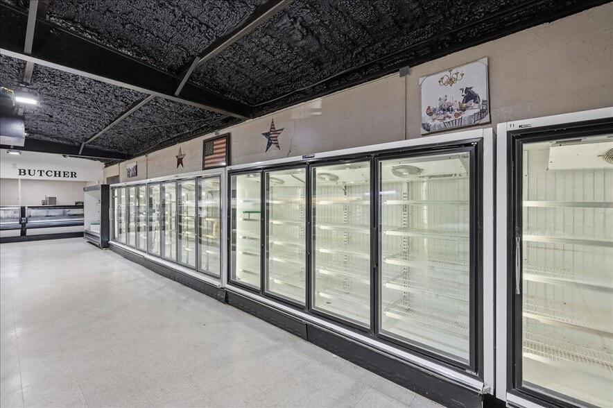 More Photos Of 3720 W Park Ave, Orange Flex For Sale