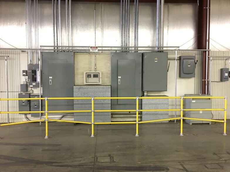 More Photos Of 803 SW Lorraine St, Leon Distribution For Lease