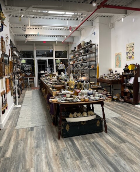 More Photos Of 276 Grand St, Brooklyn Storefront Retail Residential For Lease