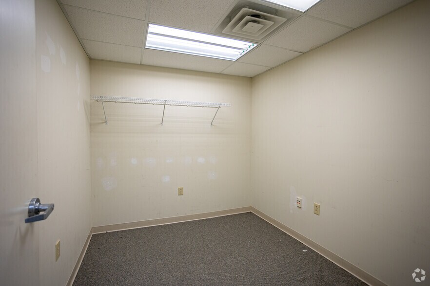 More Photos Of 3176 Linden Dr, Bristol Freestanding For Sale