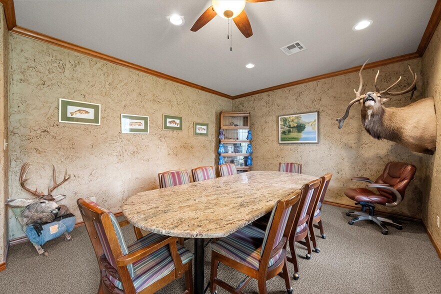 More Photos Of 2220 W 2nd Ave, Corsicana Office For Sale