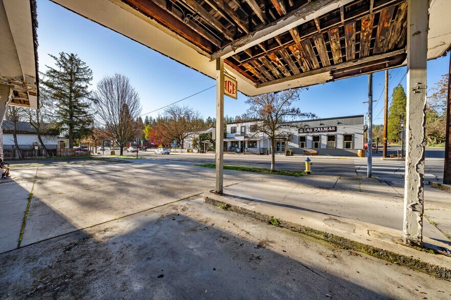 More Photos Of 205 E California St, Jacksonville General Retail For Sale