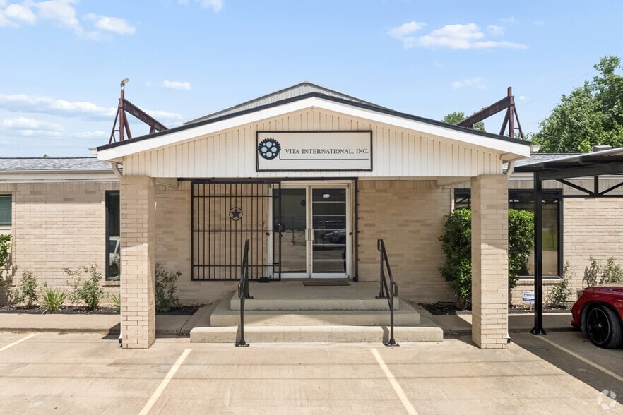More Photos Of 12050 Proctor St, Houston Warehouse For Lease
