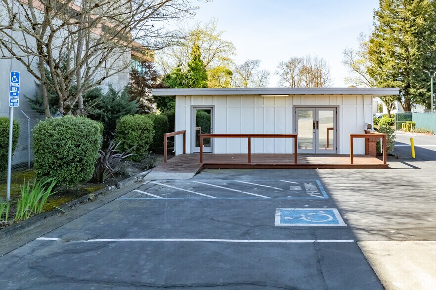 More Photos Of 210 Classic Ct, Rohnert Park Warehouse For Lease