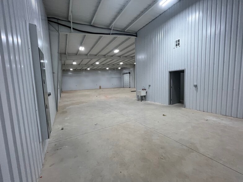 More Photos Of 616 NW 125th st, Oklahoma City Warehouse For Lease