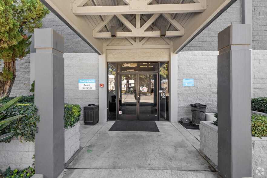 Primary Photo Of 21350 Lassen St, Chatsworth Warehouse For Lease