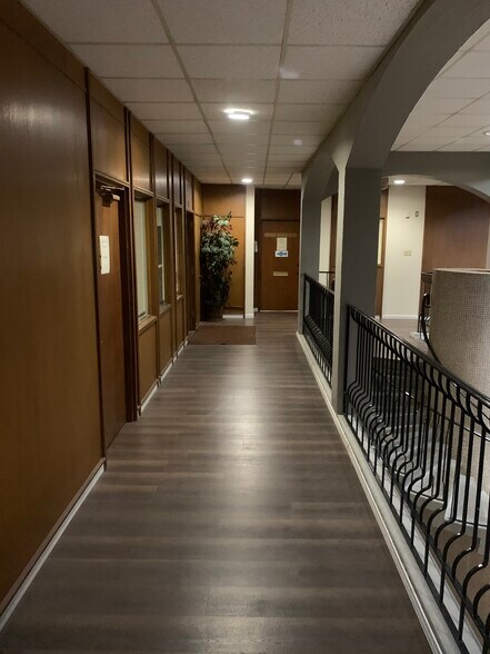 More Photos Of 598 Westwood Dr, Abilene Office For Sale