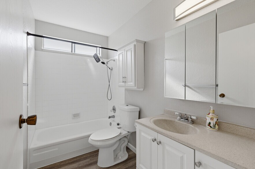 More Photos Of 4526 S Henderson St, Seattle Apartments For Sale