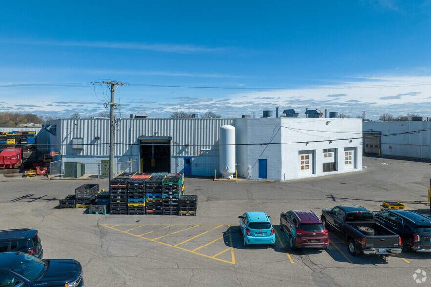 More Photos Of 33140 Fisher Dr, Saint Clair Shores Warehouse For Lease