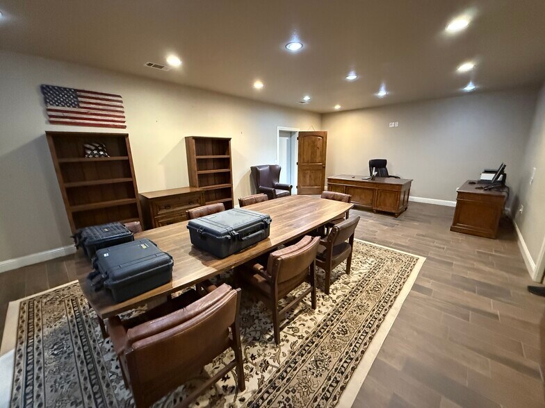 More Photos Of 507 Mustang Dr, Andrews Warehouse For Lease