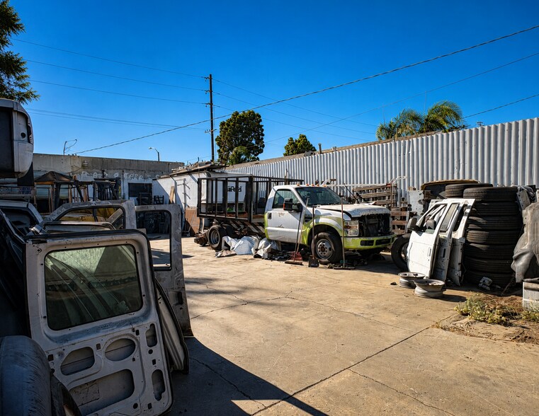 More Photos Of 7318 S Vermont Ave, Los Angeles Freestanding For Lease