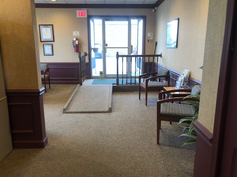 More Photos Of 18735 Ecorse Rd, Allen Park Office For Lease