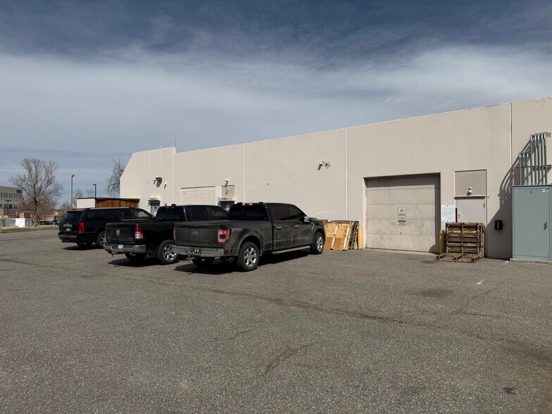 More Photos Of 17600 E Exposition Dr, Aurora Light Distribution For Lease