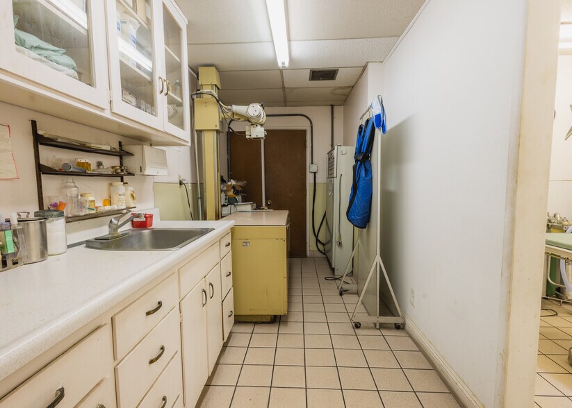 More Photos Of 11149 Garvey Ave, South El Monte Veterinarian Kennel For Sale