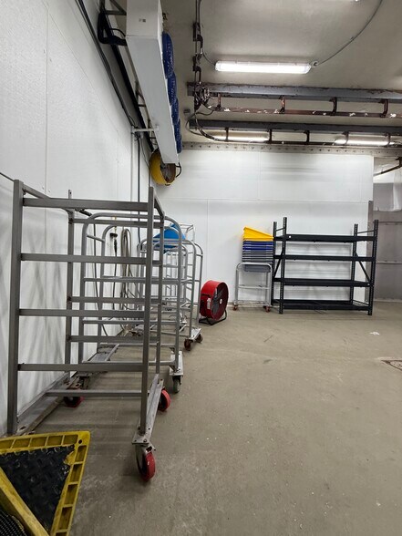 More Photos Of 3408 Industrial Rd E, Homedale Manufacturing For Sale