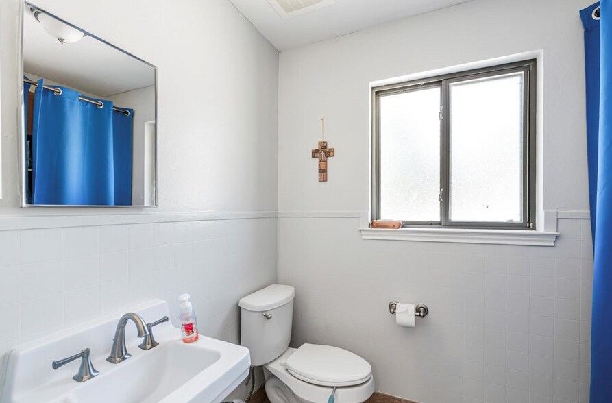 More Photos Of 4611 Menchaca Rd, Austin Medical For Sale