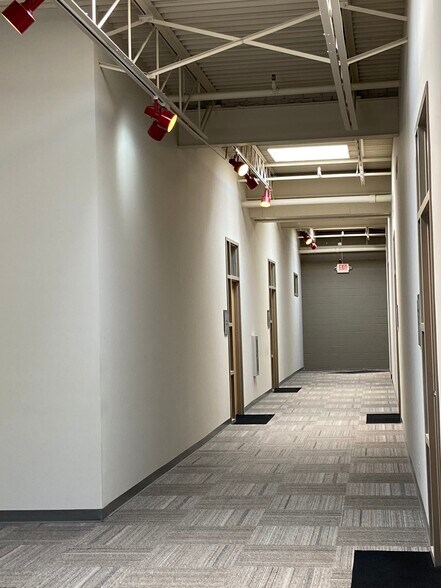 More Photos Of 2300-2340 Myrtle Ave, Saint Paul Flex For Sale