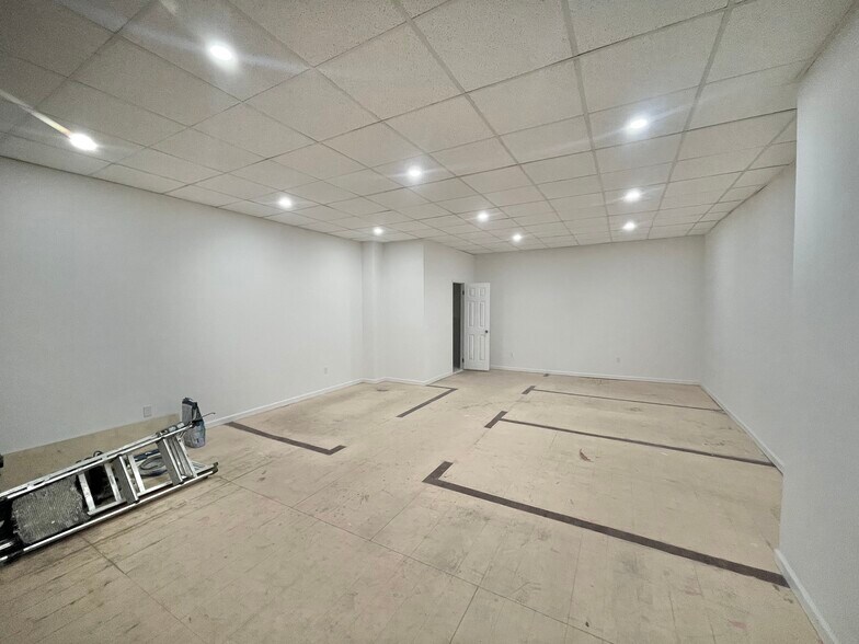 More Photos Of 676 Onderdonk Ave, Ridgewood Storefront Retail Residential For Lease