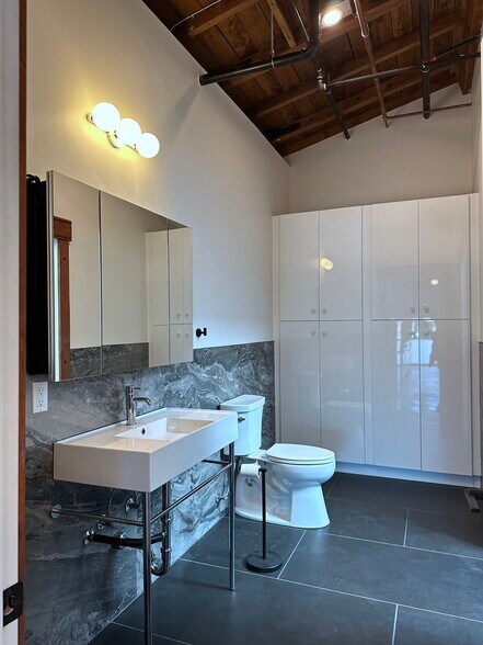 More Photos Of 1801-1821 E Main St, Ventura Unknown For Lease