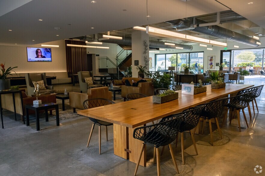 More Photos Of 880 Apollo St, El Segundo Office For Lease