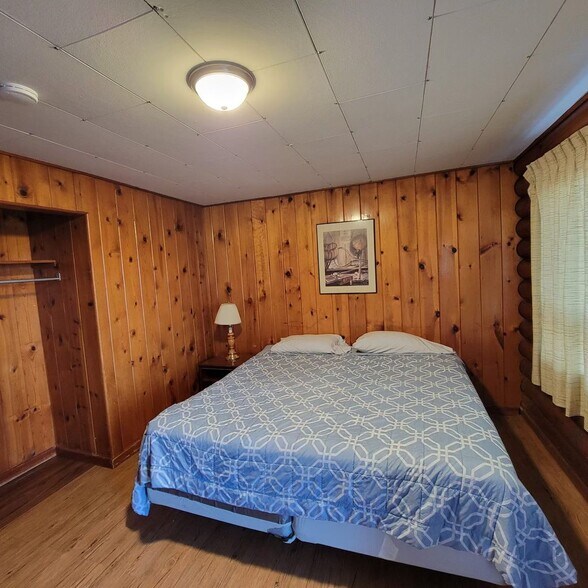 More Photos Of 711 2nd Ave SW, Quincy Hotel For Sale